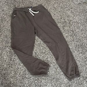 Vuori brand women’s traditional joggers, small